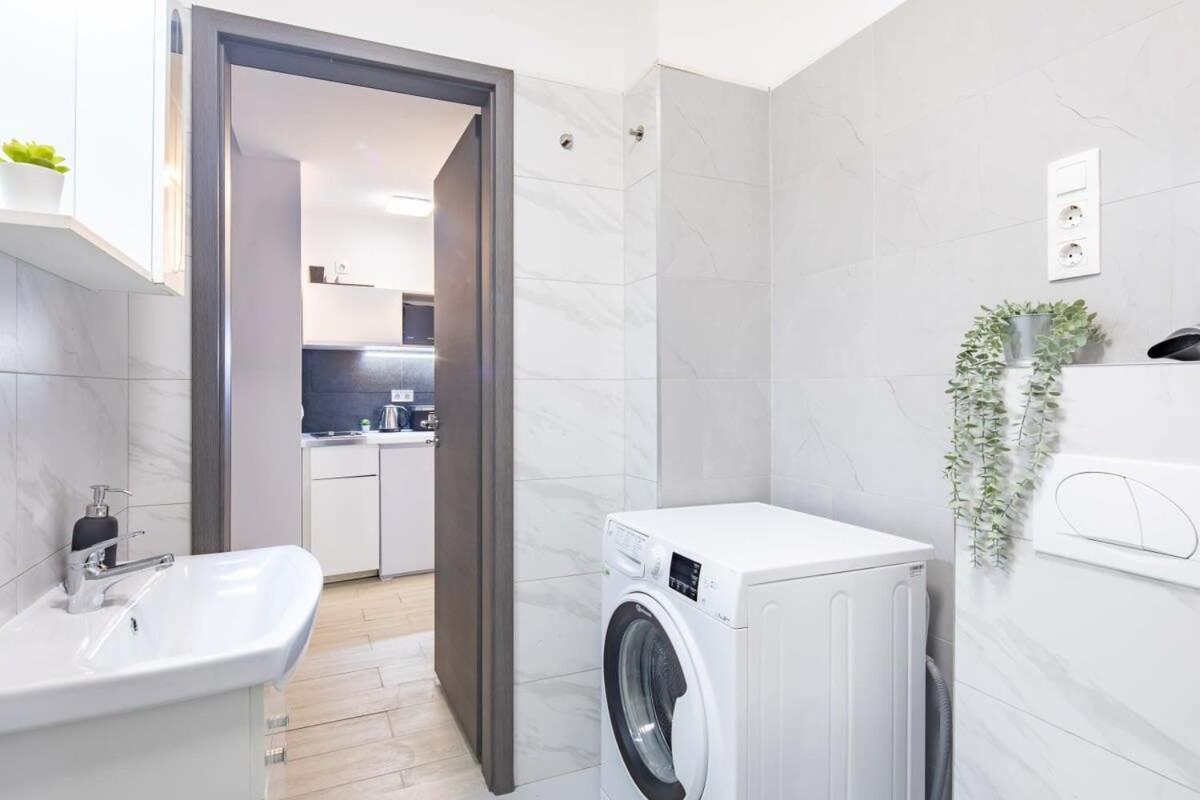 Central Room For Solo Traveller Budapest Exterior foto